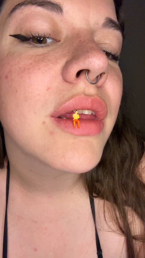 This little bug really thought I'd let him sit on my lip without paying the price ha ha ha...