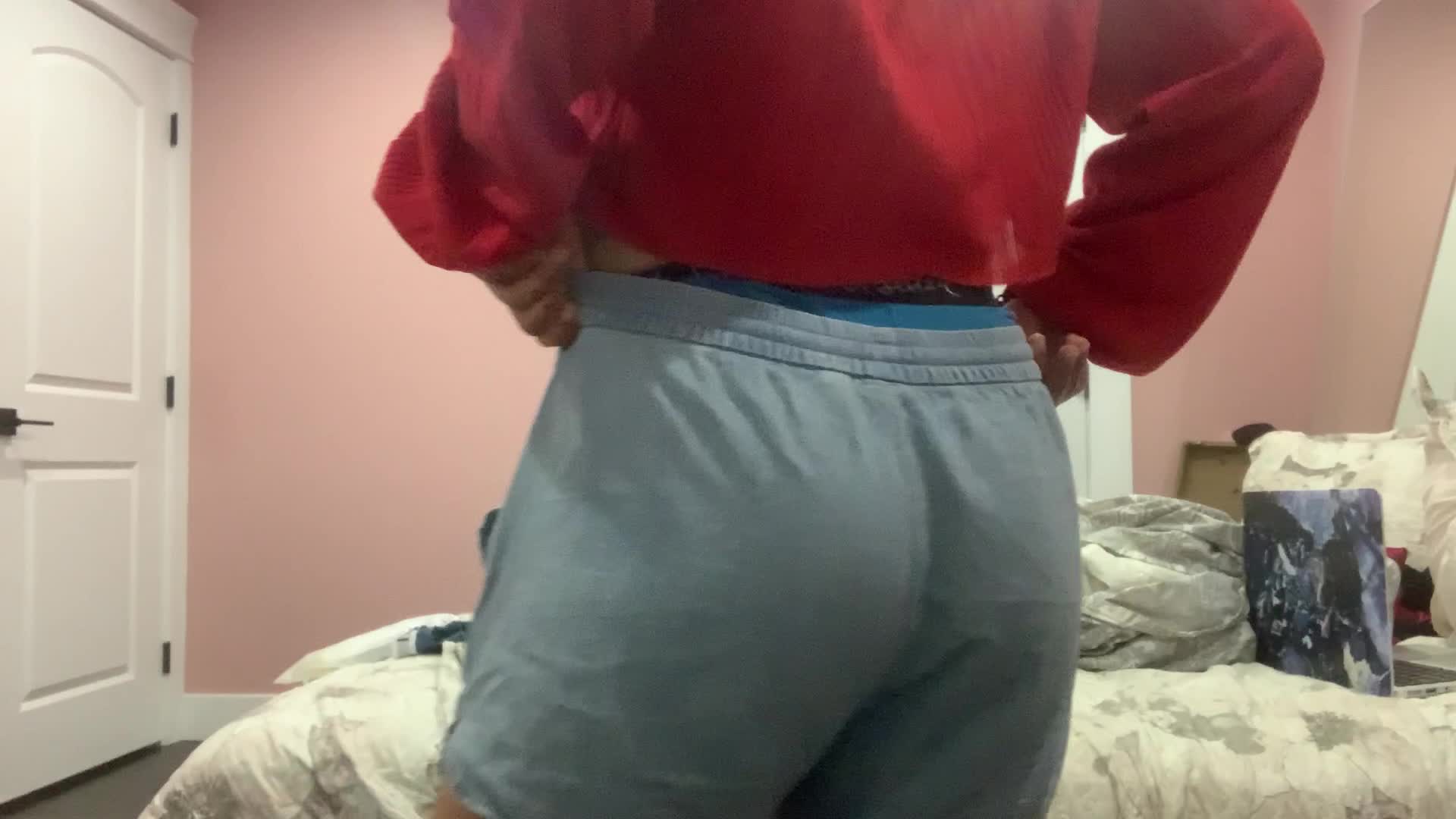 my first GIF here! not the best but not the worst, be nice please 😅