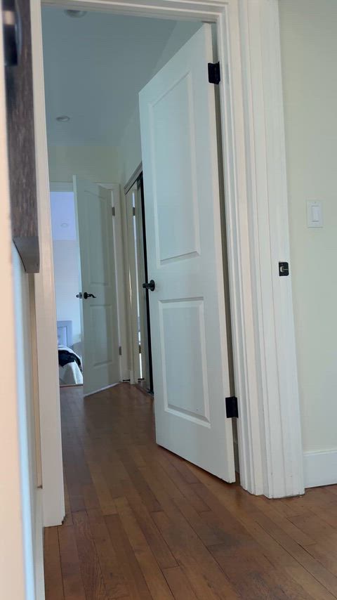 Come here… horny mommy is waiting