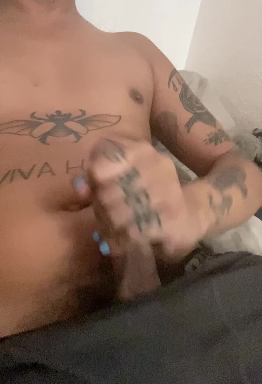 tattooed twink blowing a load