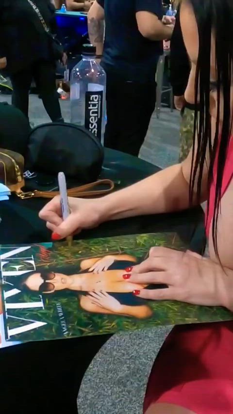 Drawn to her cleavage