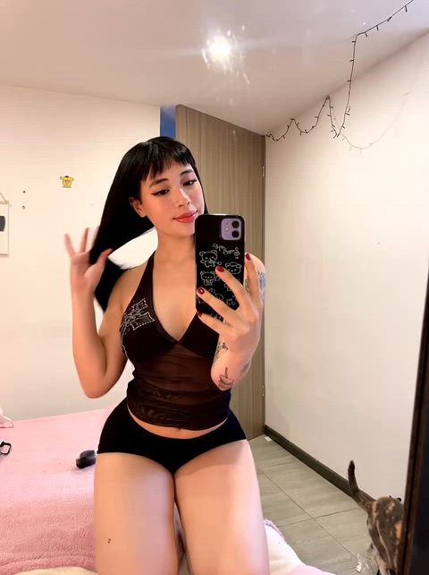 Tiny, goth and wasian (18f)