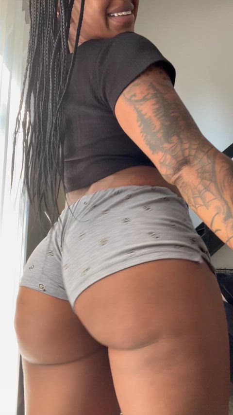Fat asses like this need to be worshiped