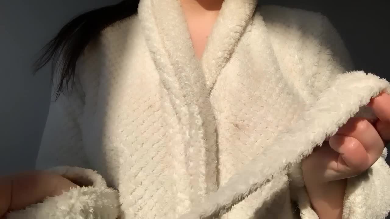 Watch me reveal my big tits 😍
