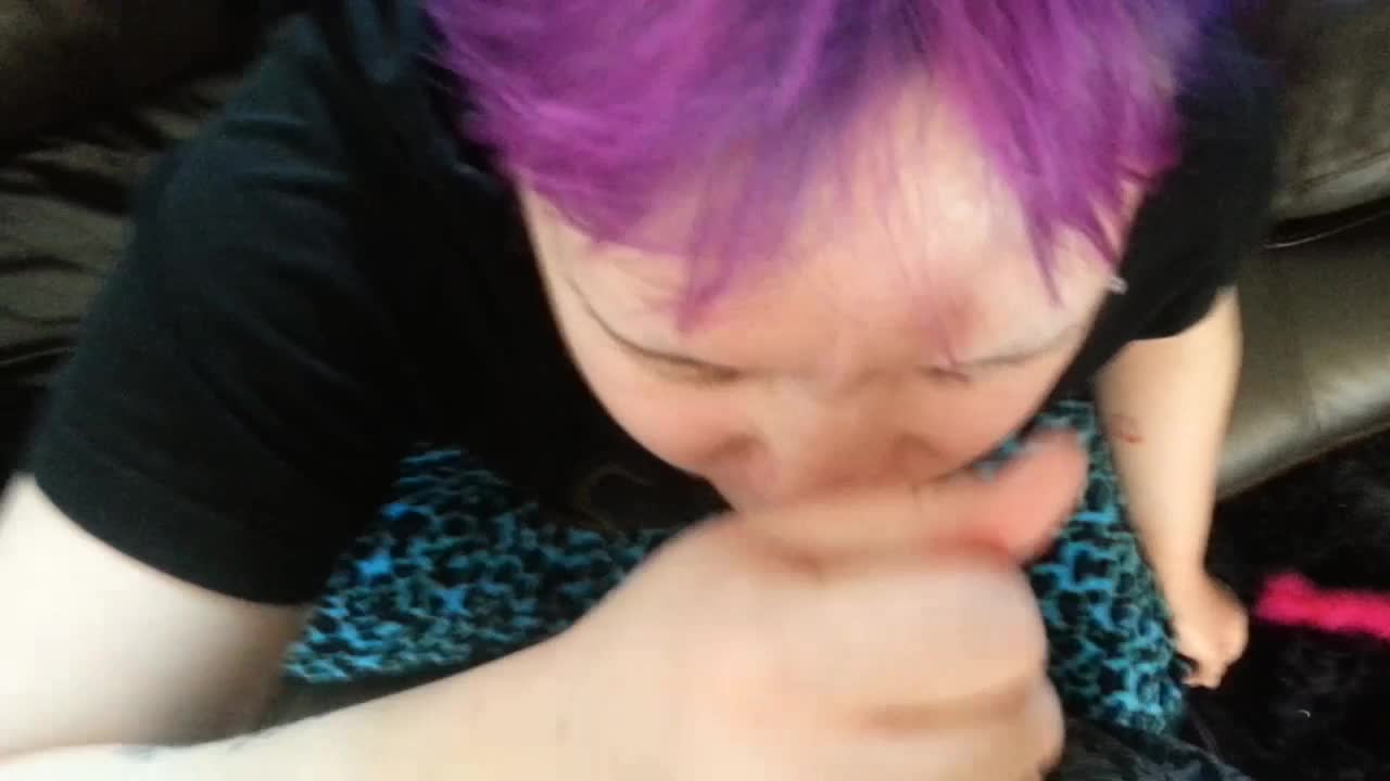 Deadlyrue glazes her face