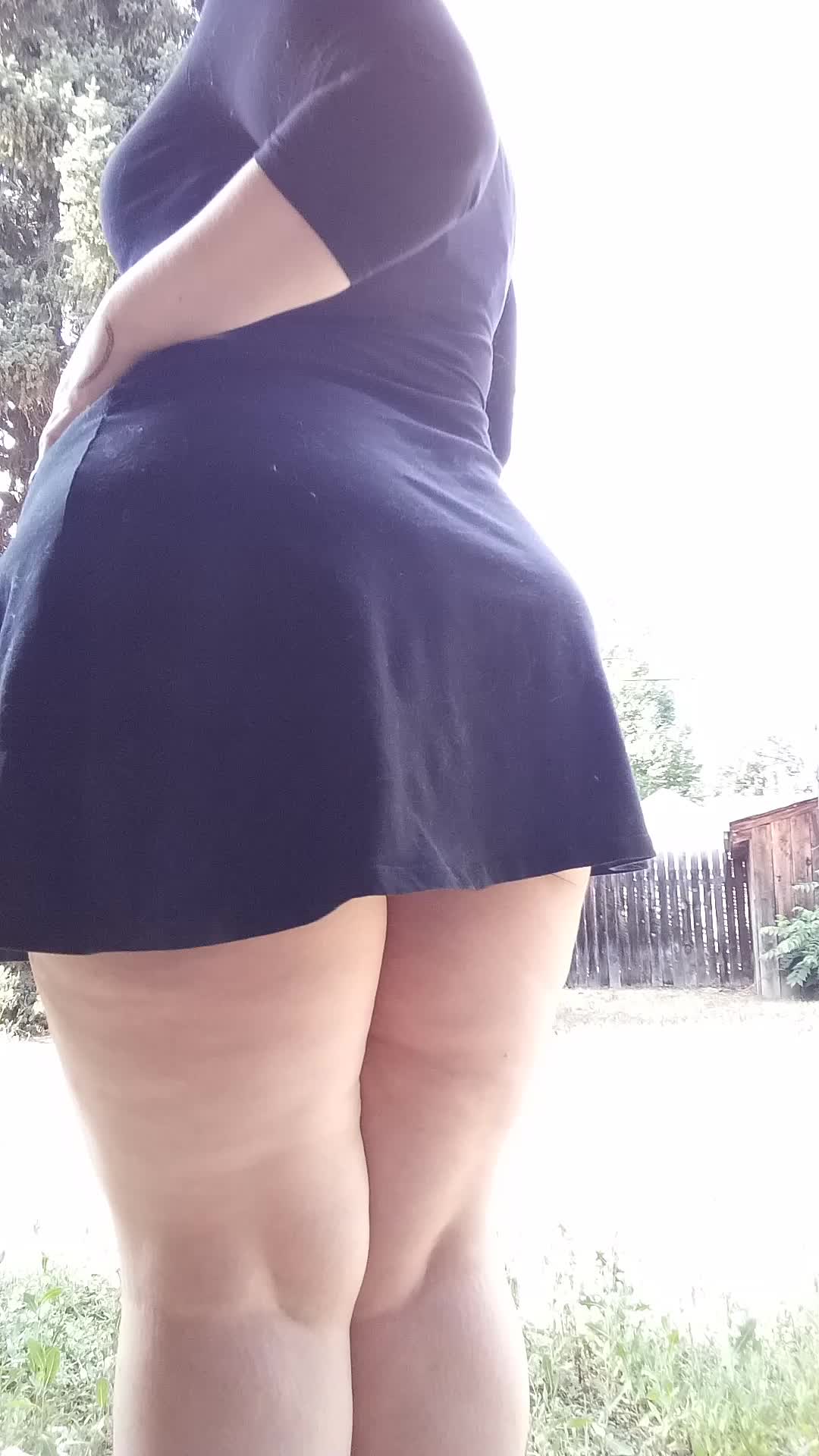 My huge fat ass is so soft and fuckable, wanna squeeze? 🖤