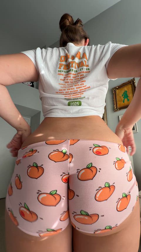 Peachy boyshorts :3