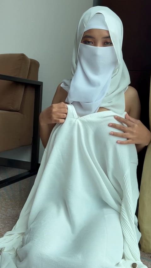 Shaking my tits until the reveal happens