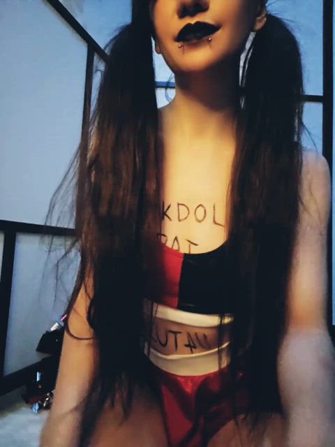 Goth Harleyquinn (By Rosiebearbella)