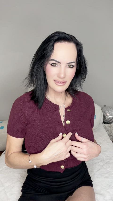 If your mom’s hot friend sent you this, would you keep it… or cum on it?