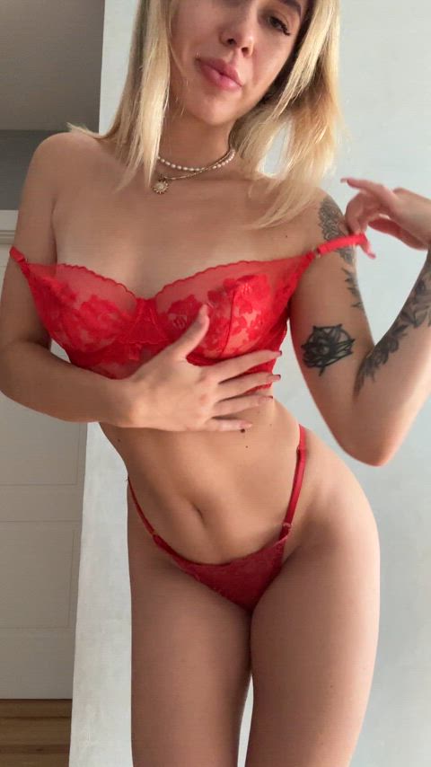 18f when i suck in my stomach and turn i can almost disappear