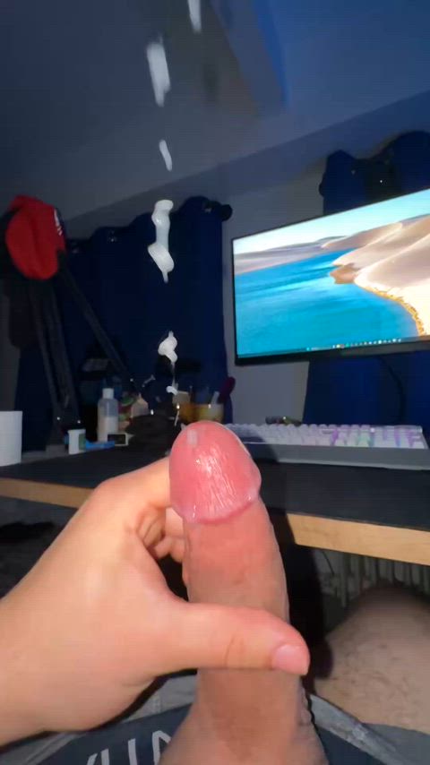 Almost reaching the ceiling with cum Ropes