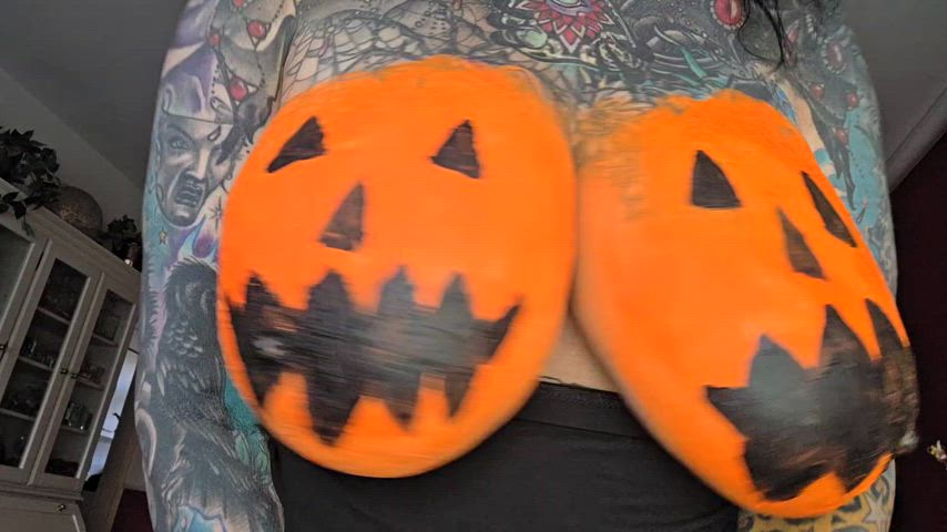 Trick or treat….🎃🎃