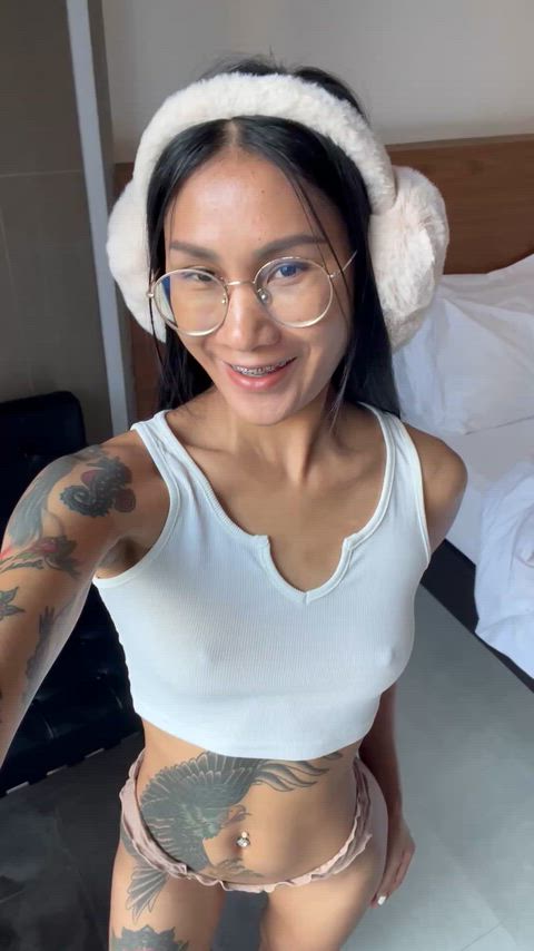 Ever tried a petite Thai girl who loves pleasing white men?