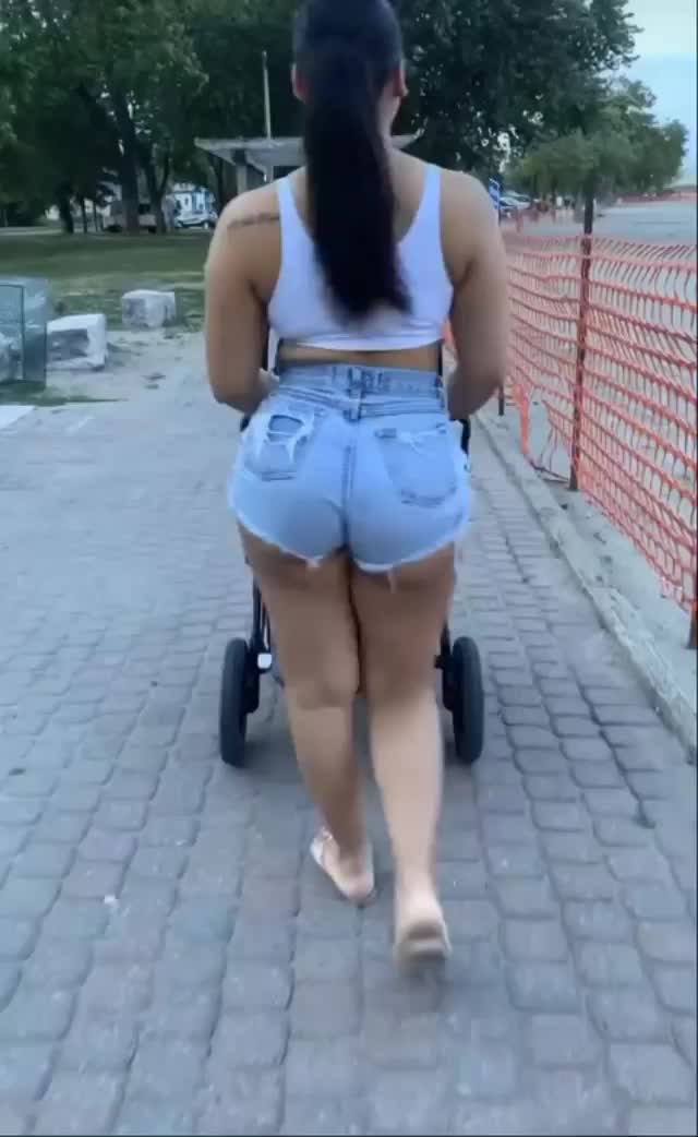Hot milf at the park 😈