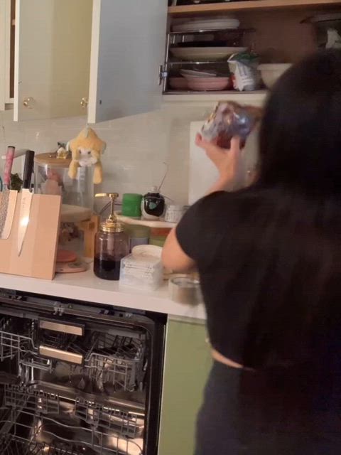 Aria dancing cleaning