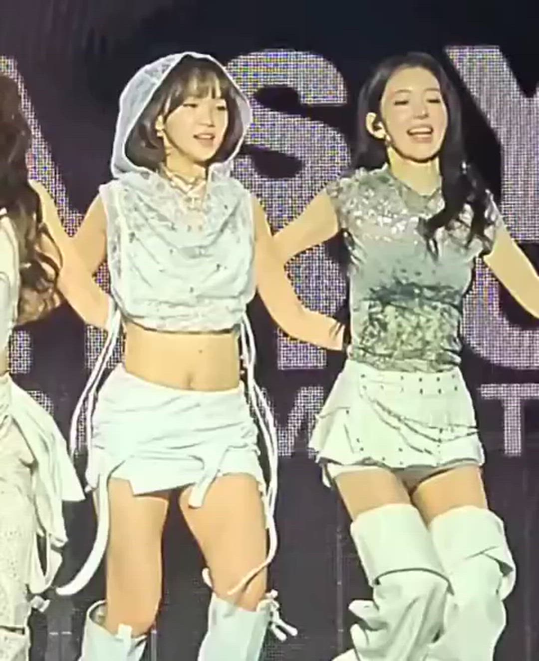 Chaewon &amp; Sakura