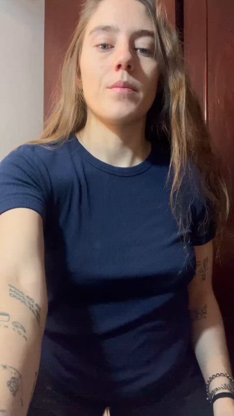 Boom, natural titties