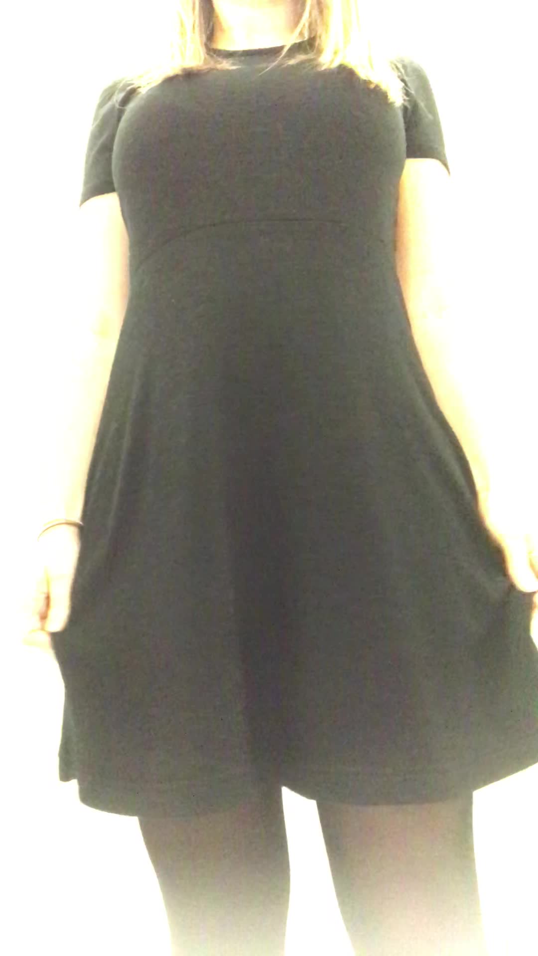 gonewild - At work, eeling naughty 😈