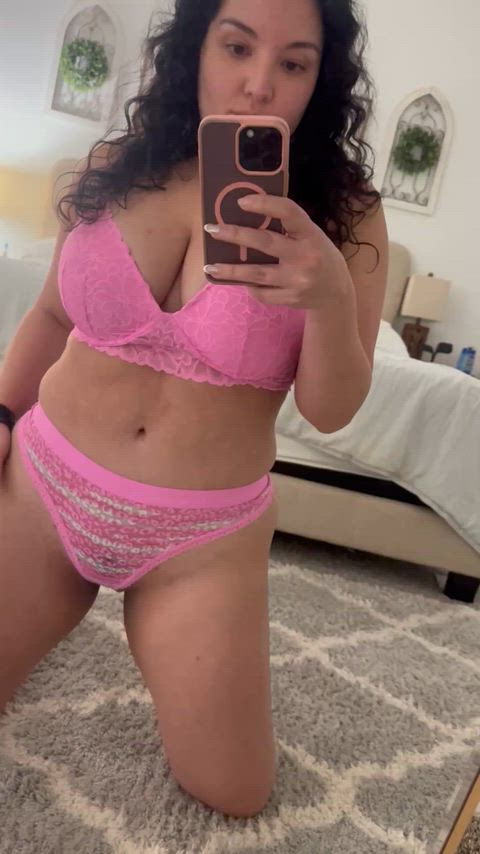 This MILF loves to show off