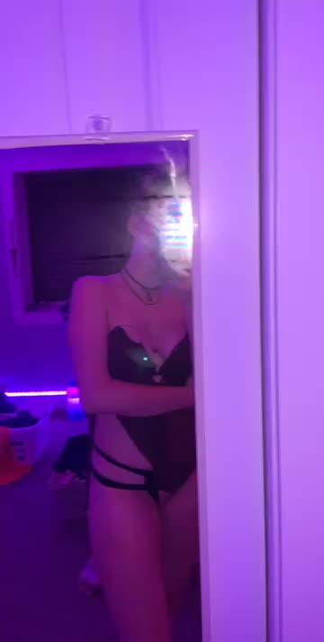 18 Hey daddyyy, do you like my new outfit?? 👉👈🥺