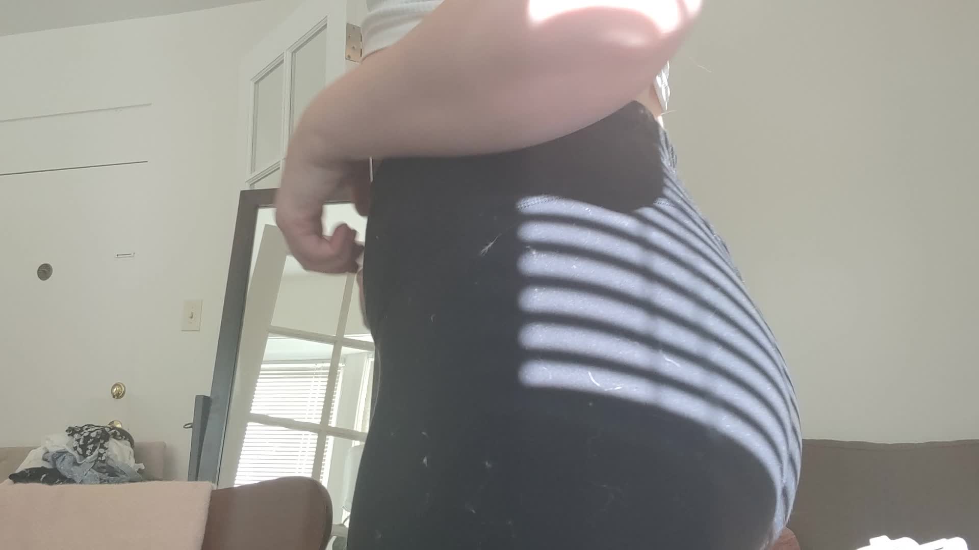Don't mind me just peeling my leggings off 😘