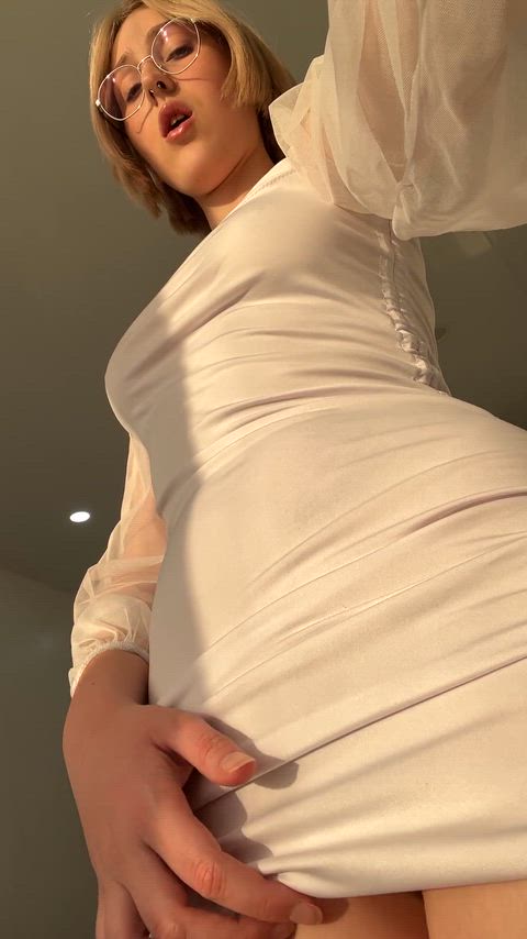 My pussy lips are so soft… come kiss them?