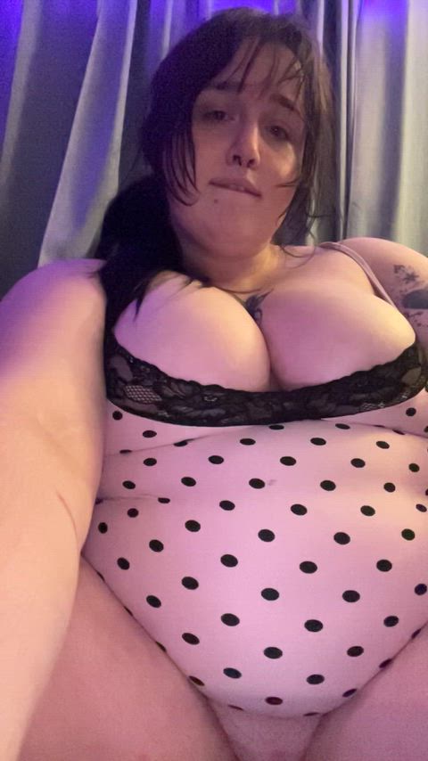 i love playing with my fat pussy