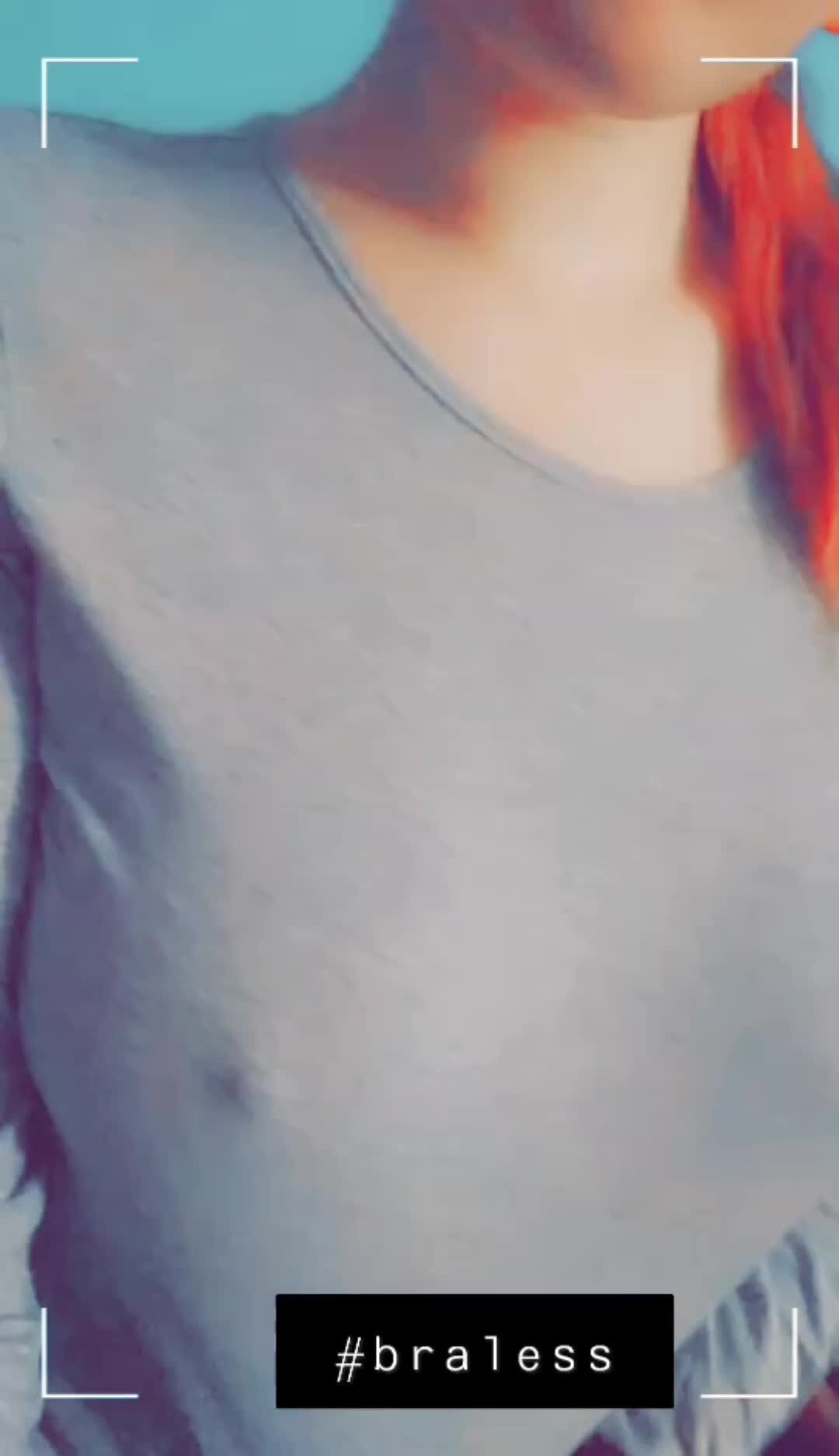 Braless, but doing a good job hiding it 🤫
