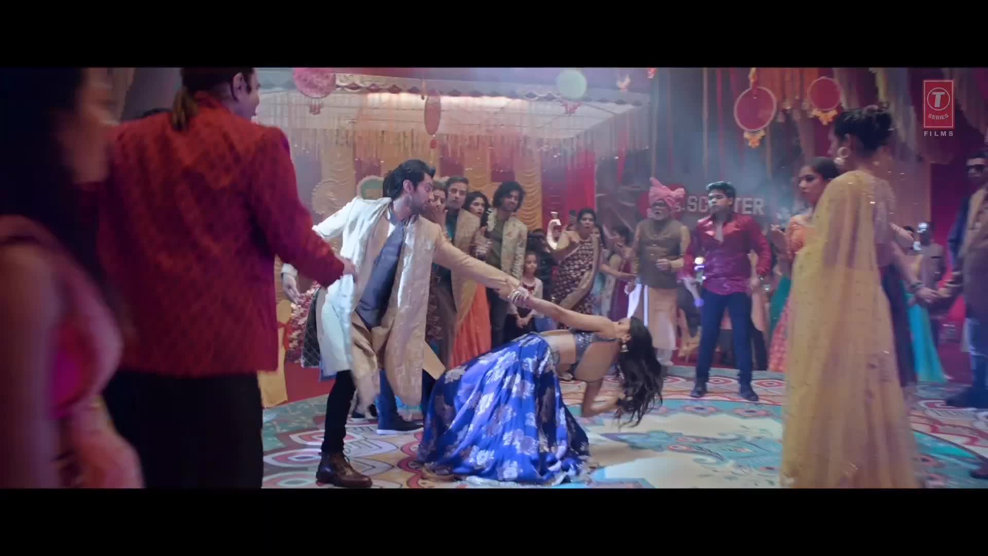 Kiara Advani wants us to CUM fast for her