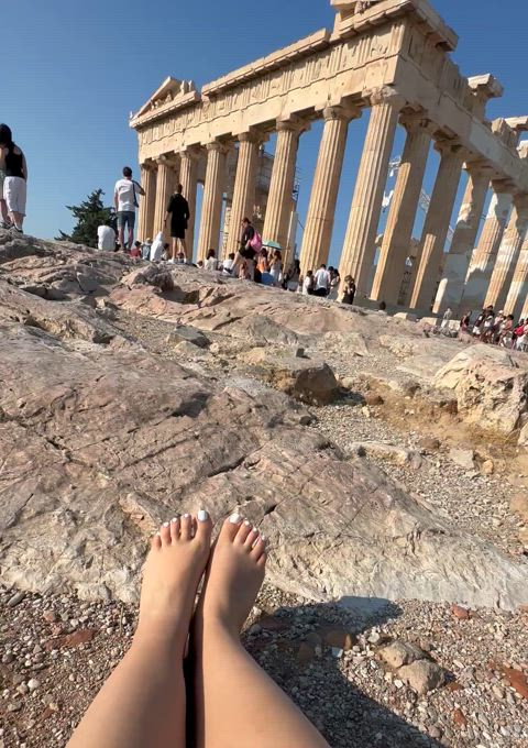 Please stay on the path, do not touch the monuments 😋