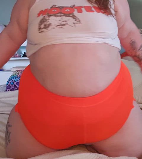 Uh oh! Fat Hooters Waitress is back even fatter🐷🥵 See more at https://onlyfans.com/plumpawaroo thumbnail