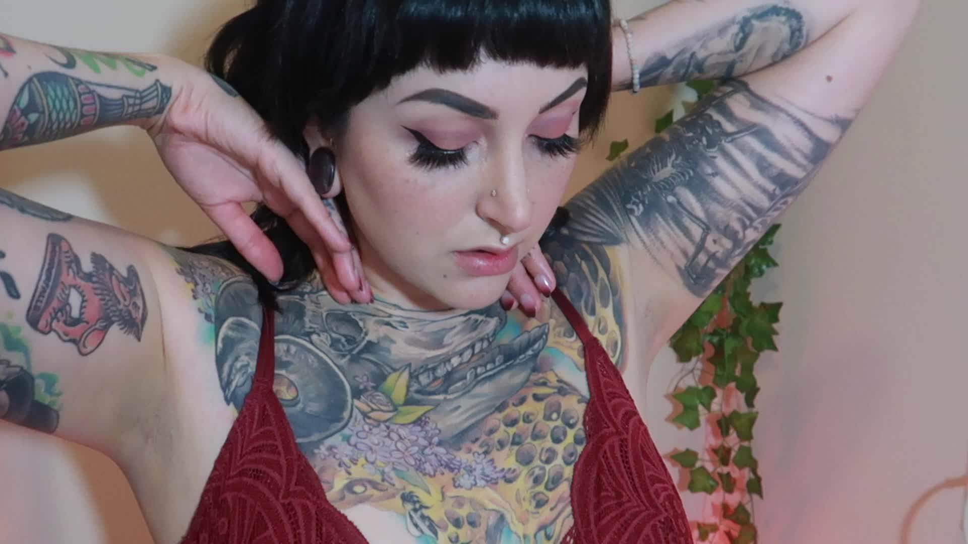 Love seeing pretty girls doing filthy things? Then you’ll love my premade and heavy taboo ! Or treat yourself to your ultimate fantasy with a custom video 🔥