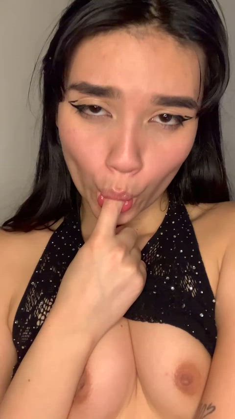 Sending nudes to every guy that upvts (my auto reply is on) just say yes