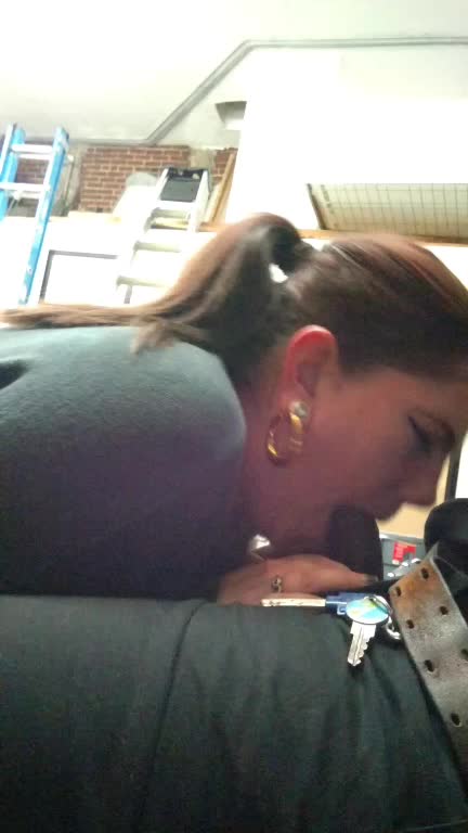 Break room blowjob 😈