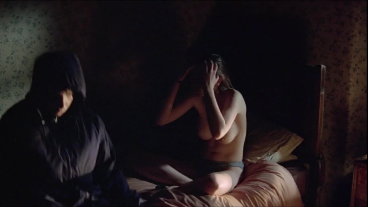 Lara Belmont in 'War Zone'