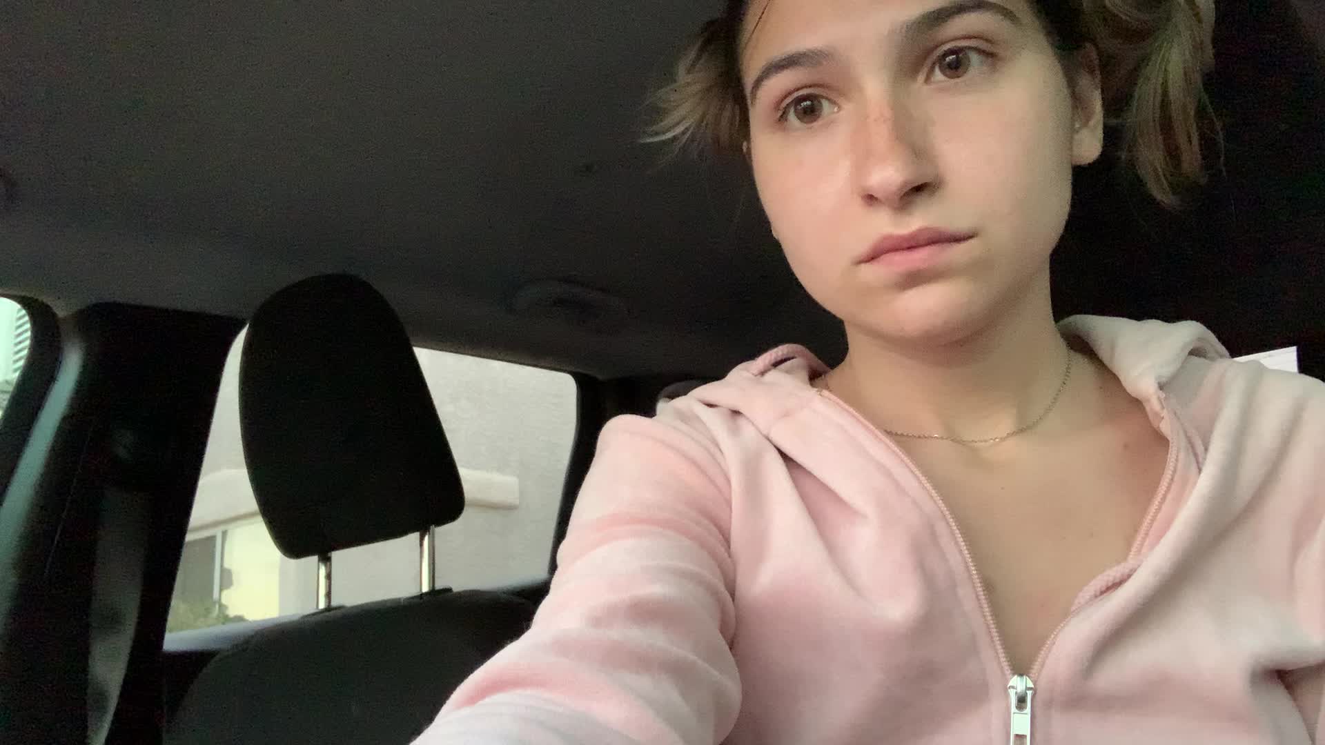 Pulled over in someone’s driveway just to flash you all 😘