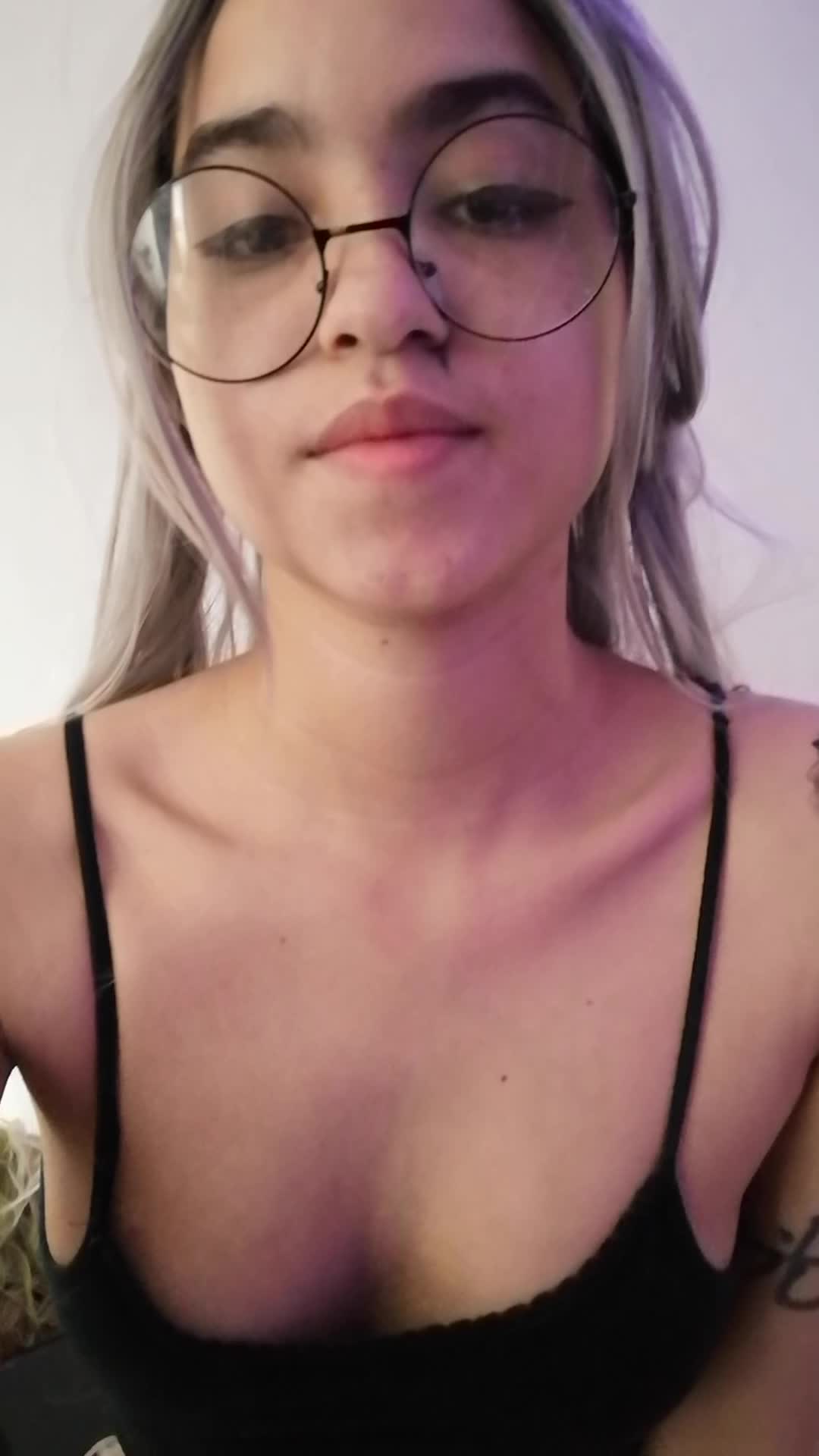 Come and check out my ManyVids! Link in the comments 💦