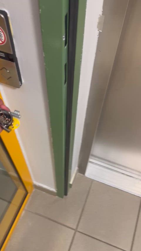 I like public places[32]