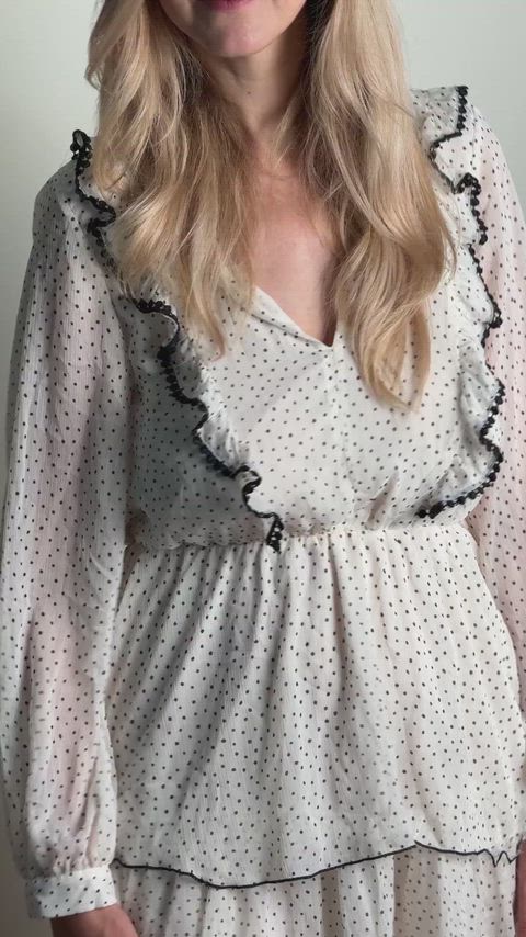 No, I don't wear panties underneath my dress