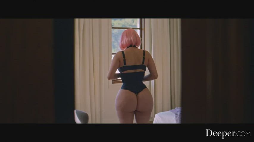 violet goes pink and she's so sexy!