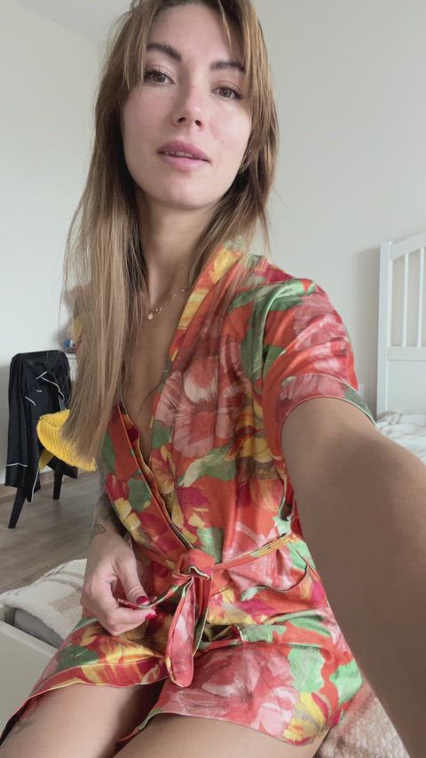 Skinny moms know how to work it in bed