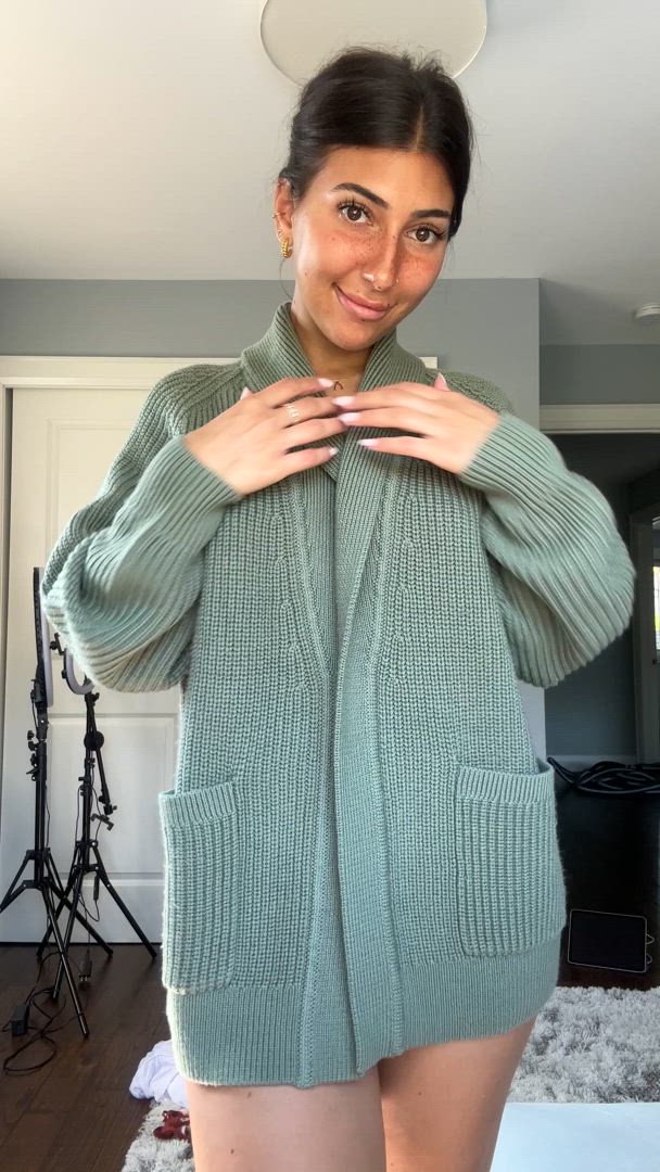 Going out for my morning coffee like this - I hope the neighbors don’t mind! 👀🙈