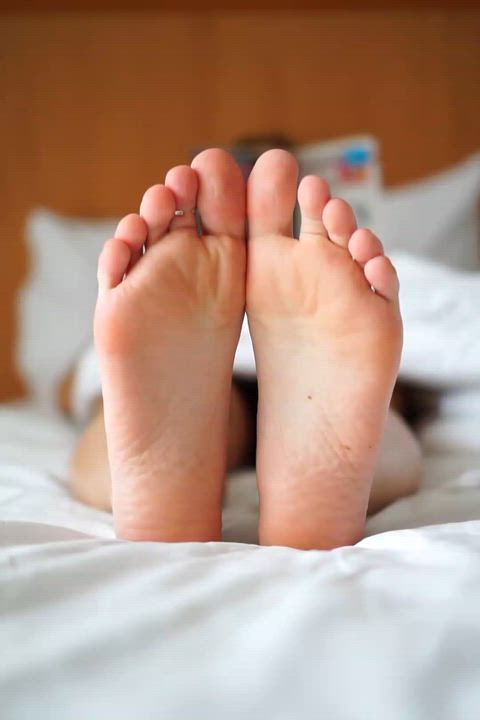 Can you count the wrinkles on my soles? 👣