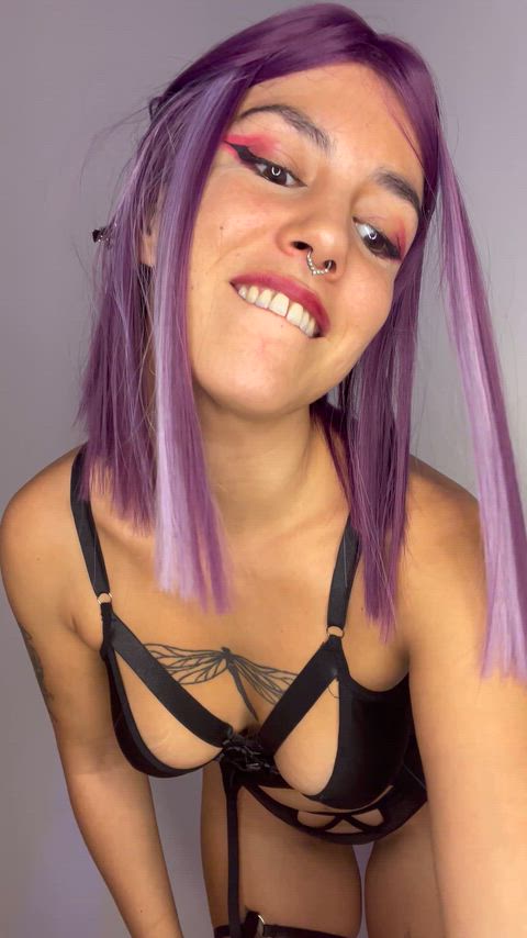 If you cum in my hand you will have to clean me with your tongue