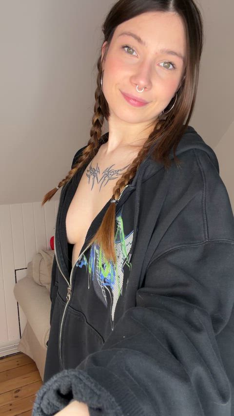 Amateur Teen Tits Porn GIF by ponchofreddo