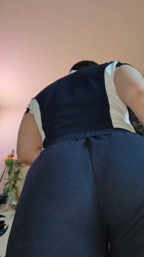 Need a spotter with a big dick for my squats