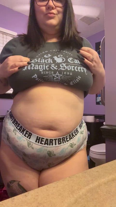 A little tease for the 3 people who actually see this hehe ;)