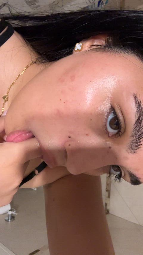 Any older gents who likes to fuck a 06' thick latina?... Drop a yes