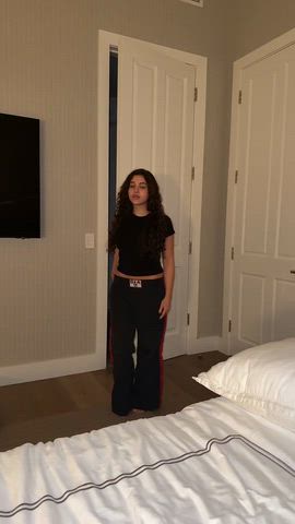 Dafne Keen (with Amanda Diaz)